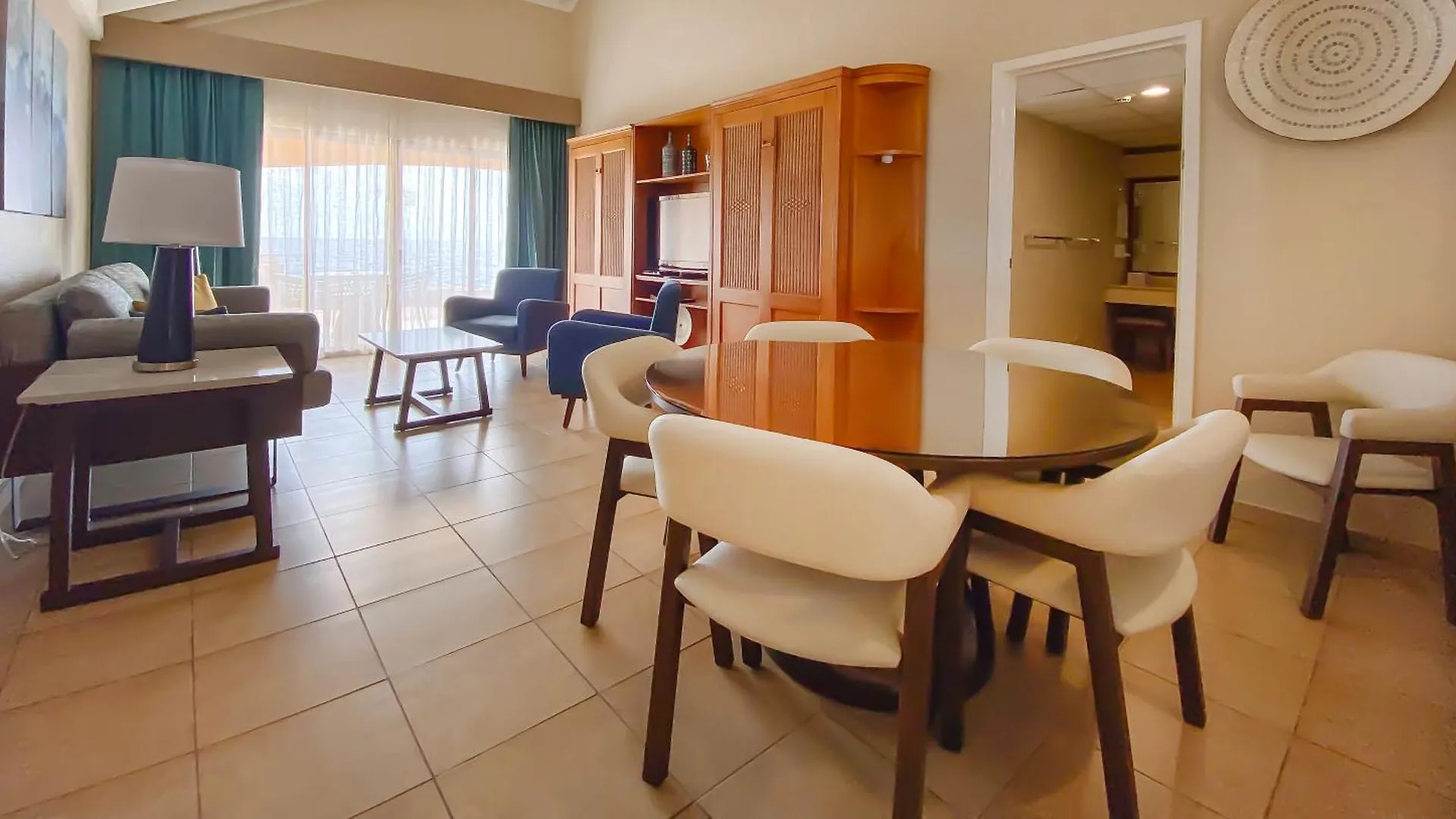 The Royal Sea Aquarium Resort Willemstad 5*,