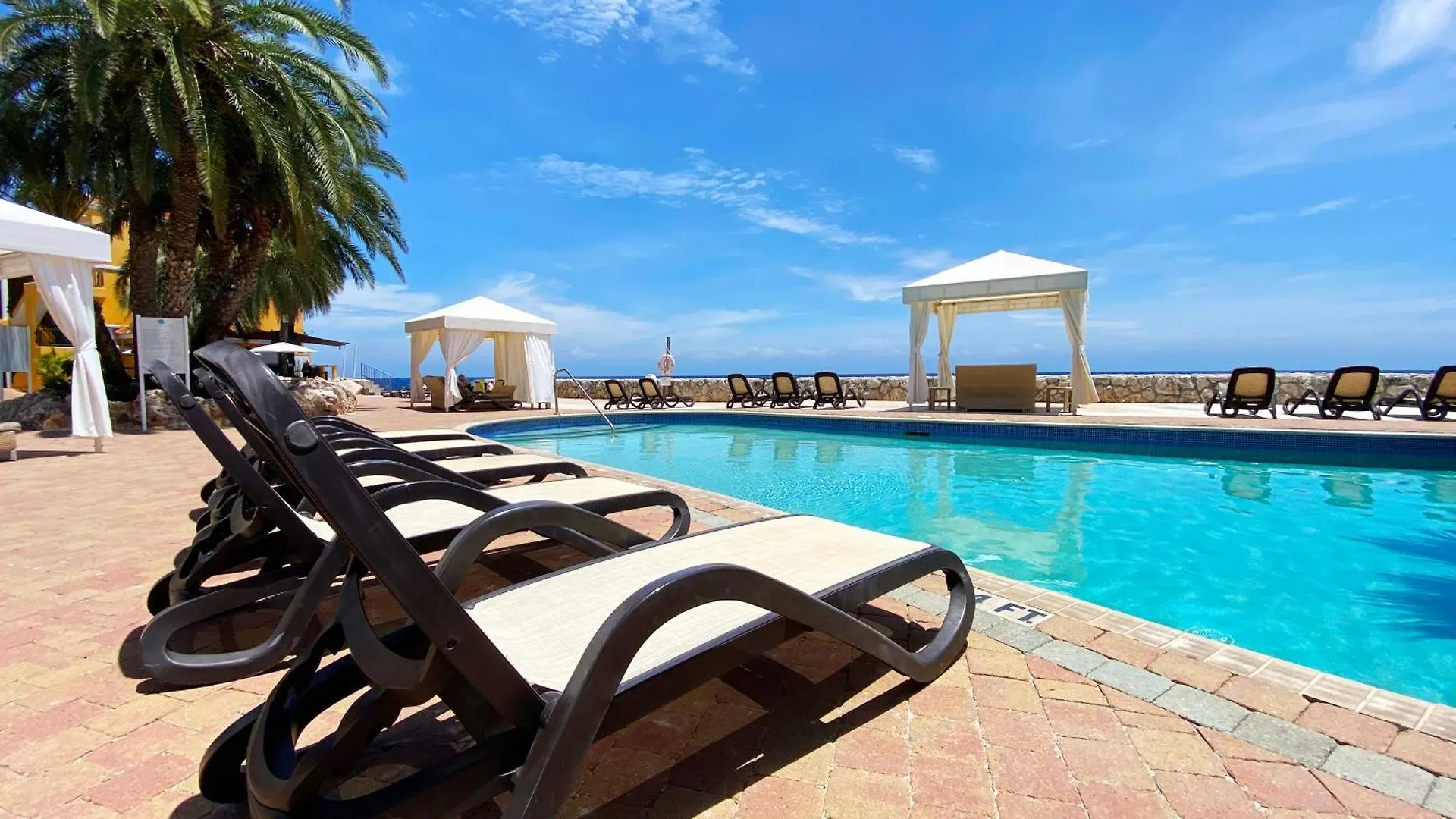 The Royal Sea Aquarium Resort Willemstad